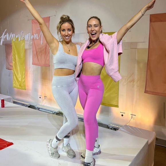 🥳🎉SHOW TODAY!!! FREE PEOPLE MOVEMENT 🎉🥳 - Picture 4 of 10